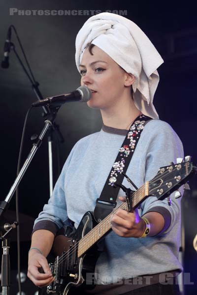 ANGEL OLSEN - 2014-08-14 - SAINT MALO - Fort de St Pere - Scene des Remparts - 